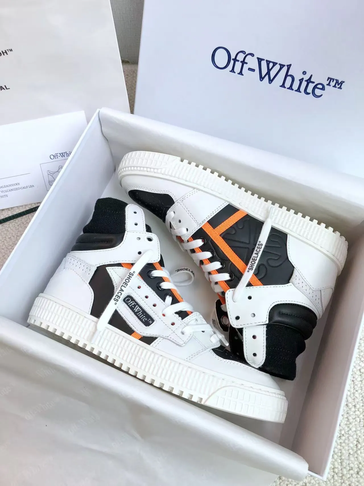 Men's men's shoes P660! 🌈🌈OFF WHITE🌈🌈 ⚡️Couple model⚡️🍓New color🍓 👉Ex-factory price: 130-45 The latest spring model of Gaobang street casual Martin style masterpiece, released the highest quality version on the market 👊 Series original mold opening, original lasting, production technology 1:1 original ➰🔜The best choice for more and more celebrities and Internet celebrities🔸In the classics Changes in the code🔸Innovate in the trend🔸Strive to break away from the shackles of bad street design🔝Although he is not the originator of fashion design, he is definitely a shining dark horse in avant-garde design🐴🆙Do not follow the trend🔅Not universal beauty🔅 Fabric💯First-layer cowhide Lining💯Imported skin-friendly and environmentally friendly polyester mesh Foot pads💯Original molded high-elastic environmentally friendly molding pads Midsole💯Original lasting process Outsole💯Rubber outsole Packaging💯Official website synchronized full set of packaging (brand wrapping paper, brand certificate, brand cloth bag)